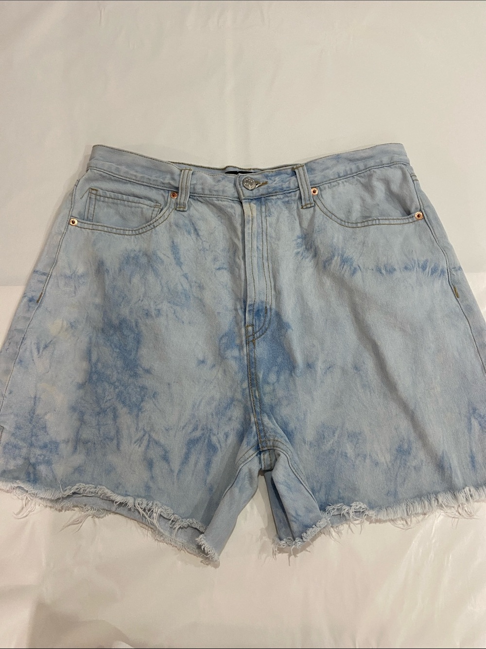 Juicy Couture Light Blue Tie-Dye Denim Shorts Sz 31